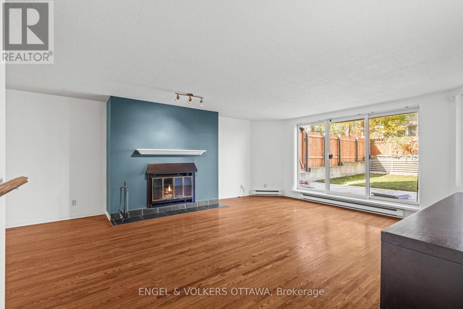 103 - 295 Gilmour Street, Ottawa, ON - Indoor Photo Showing Living Room With Fireplace