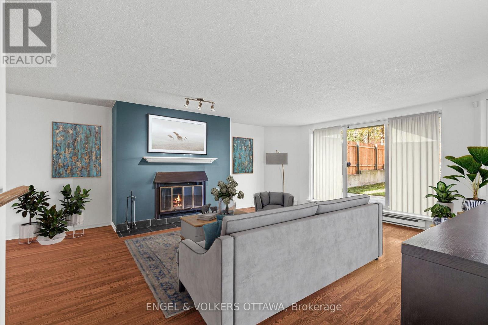103 - 295 Gilmour Street, Ottawa, ON - Indoor Photo Showing Living Room With Fireplace