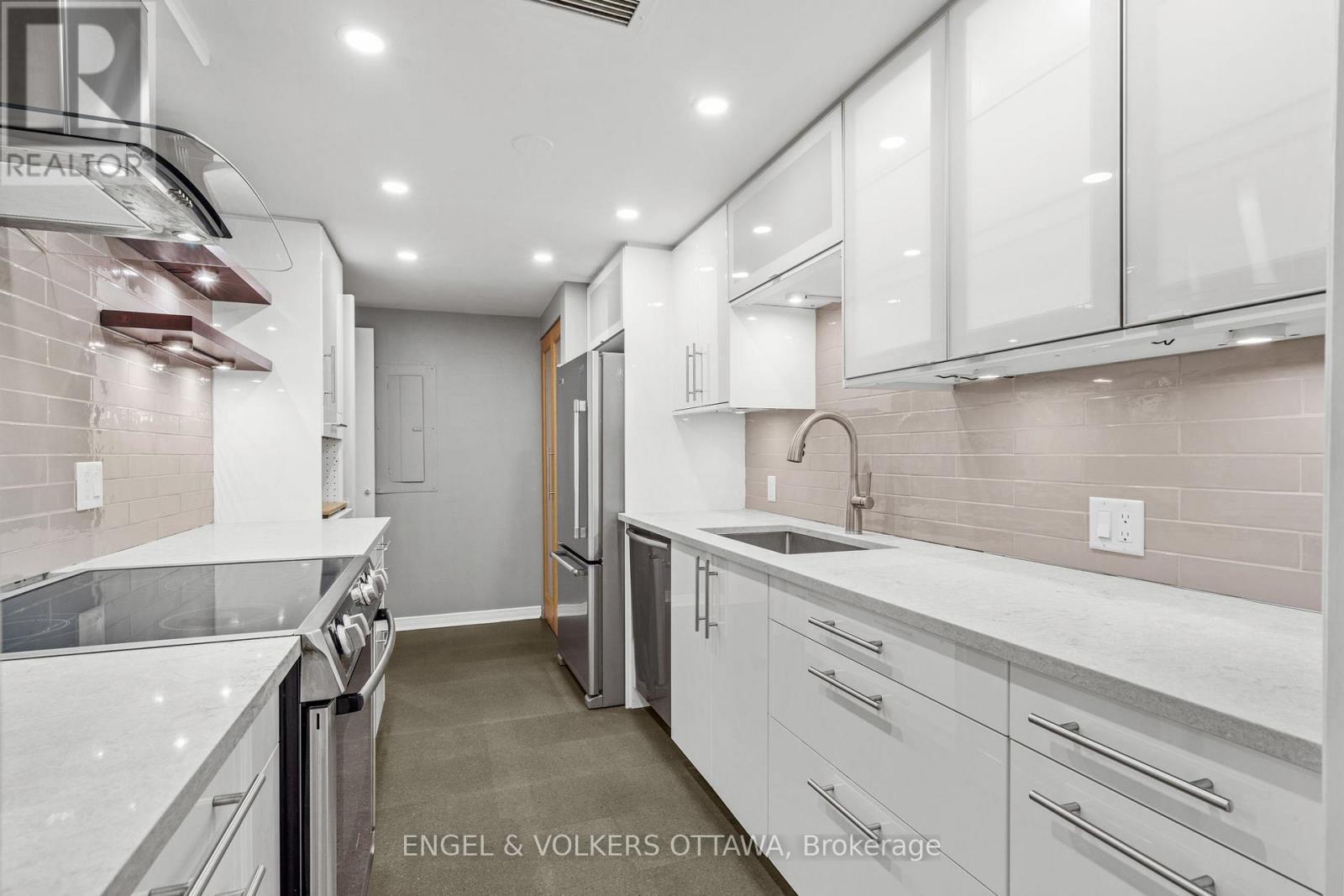 103 - 295 Gilmour Street, Ottawa, ON - Indoor Photo Showing Kitchen With Upgraded Kitchen