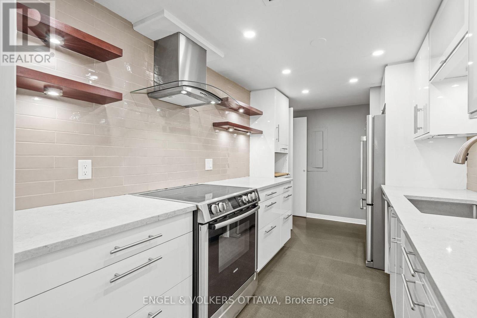 103 - 295 Gilmour Street, Ottawa, ON - Indoor Photo Showing Kitchen With Upgraded Kitchen