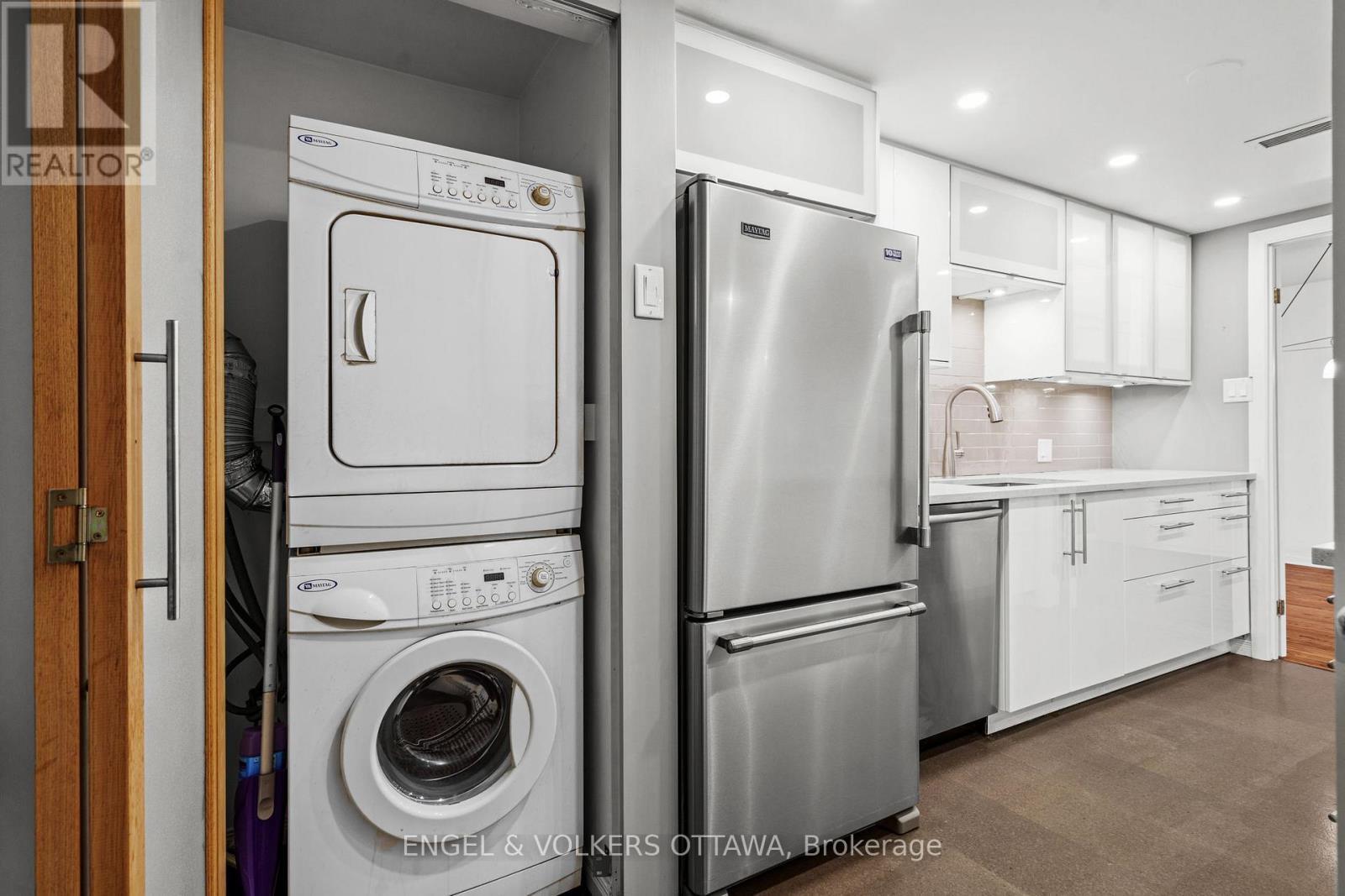 103 - 295 Gilmour Street, Ottawa, ON - Indoor Photo Showing Laundry Room