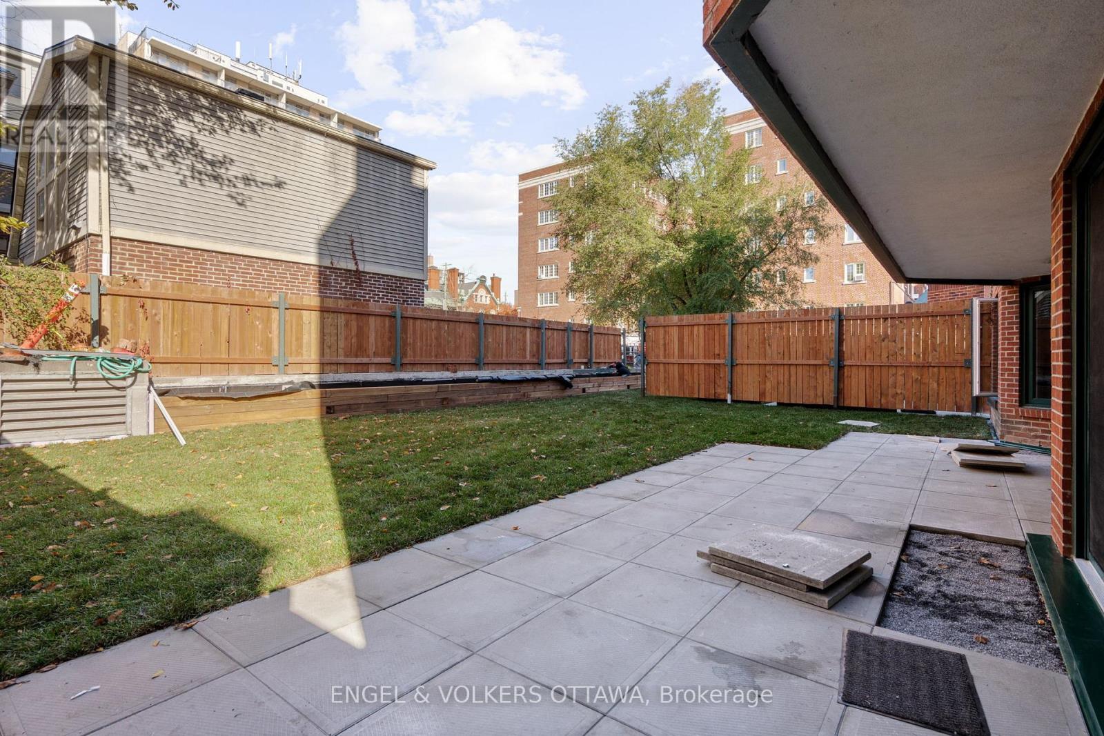 103 - 295 Gilmour Street, Ottawa, ON - Outdoor