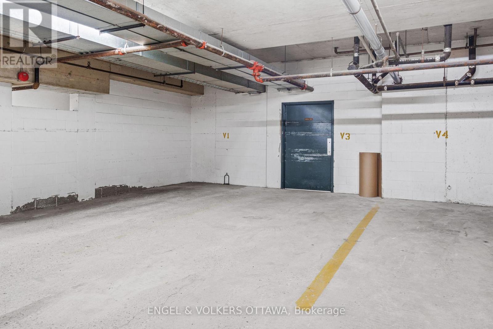 103 - 295 Gilmour Street, Ottawa, ON - Indoor Photo Showing Garage