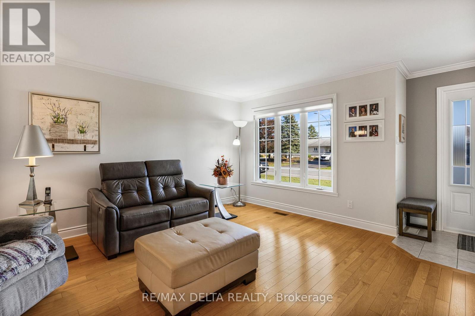 131 Caledonia Road, The Nation, ON - Indoor Photo Showing Living Room