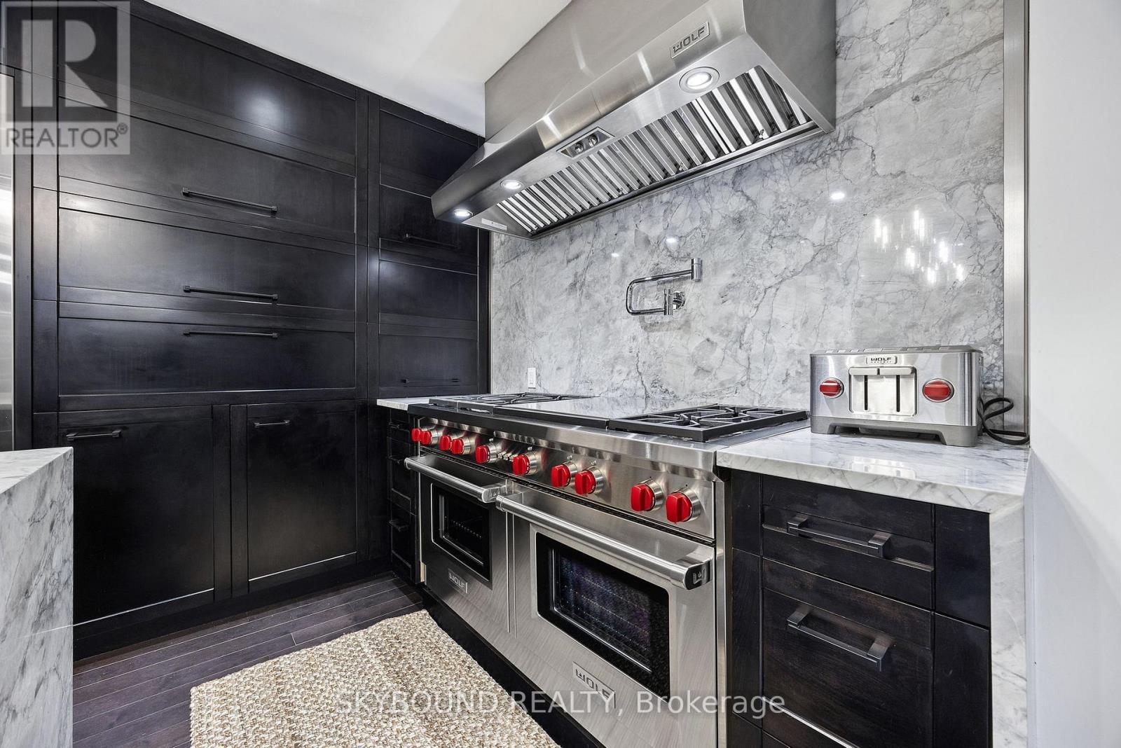 20 Fairview Boulevard, Toronto, ON - Indoor Photo Showing Kitchen