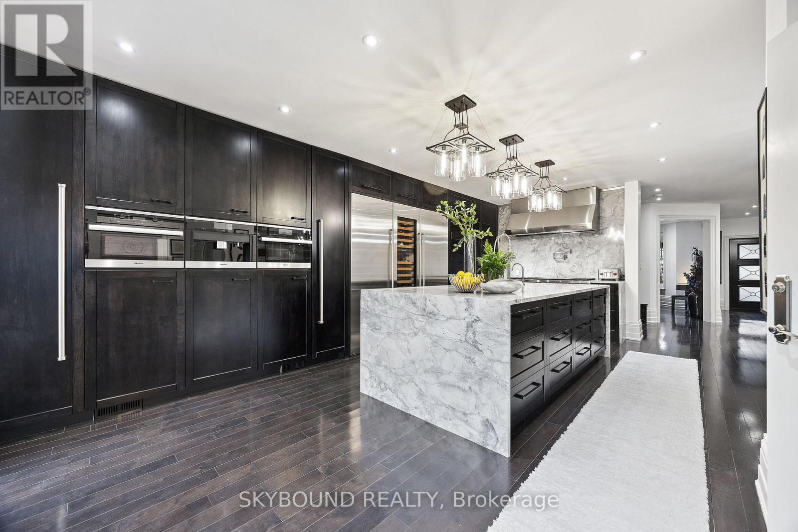 20 Fairview Boulevard, Toronto, ON - Indoor