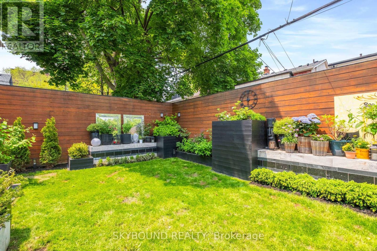 20 Fairview Boulevard, Toronto, ON - Outdoor