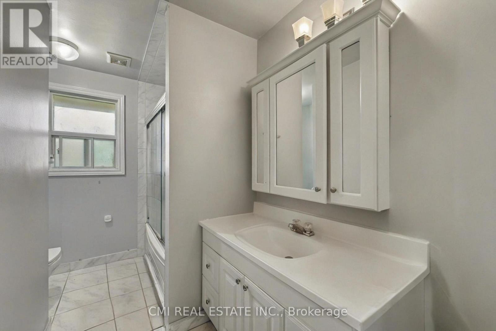 2610 Islington Avenue, Toronto, ON - Indoor Photo Showing Bathroom