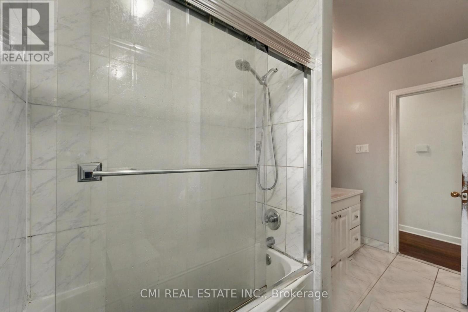 2610 Islington Avenue, Toronto, ON - Indoor Photo Showing Bathroom