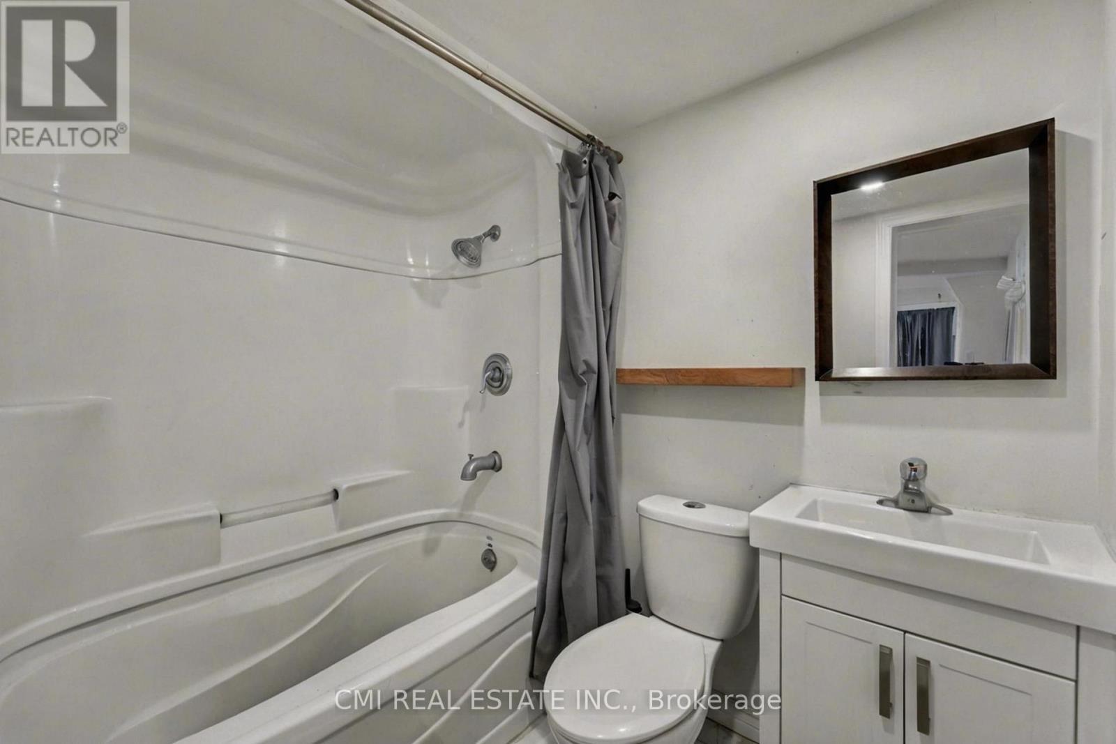 2610 Islington Avenue, Toronto, ON - Indoor Photo Showing Bathroom