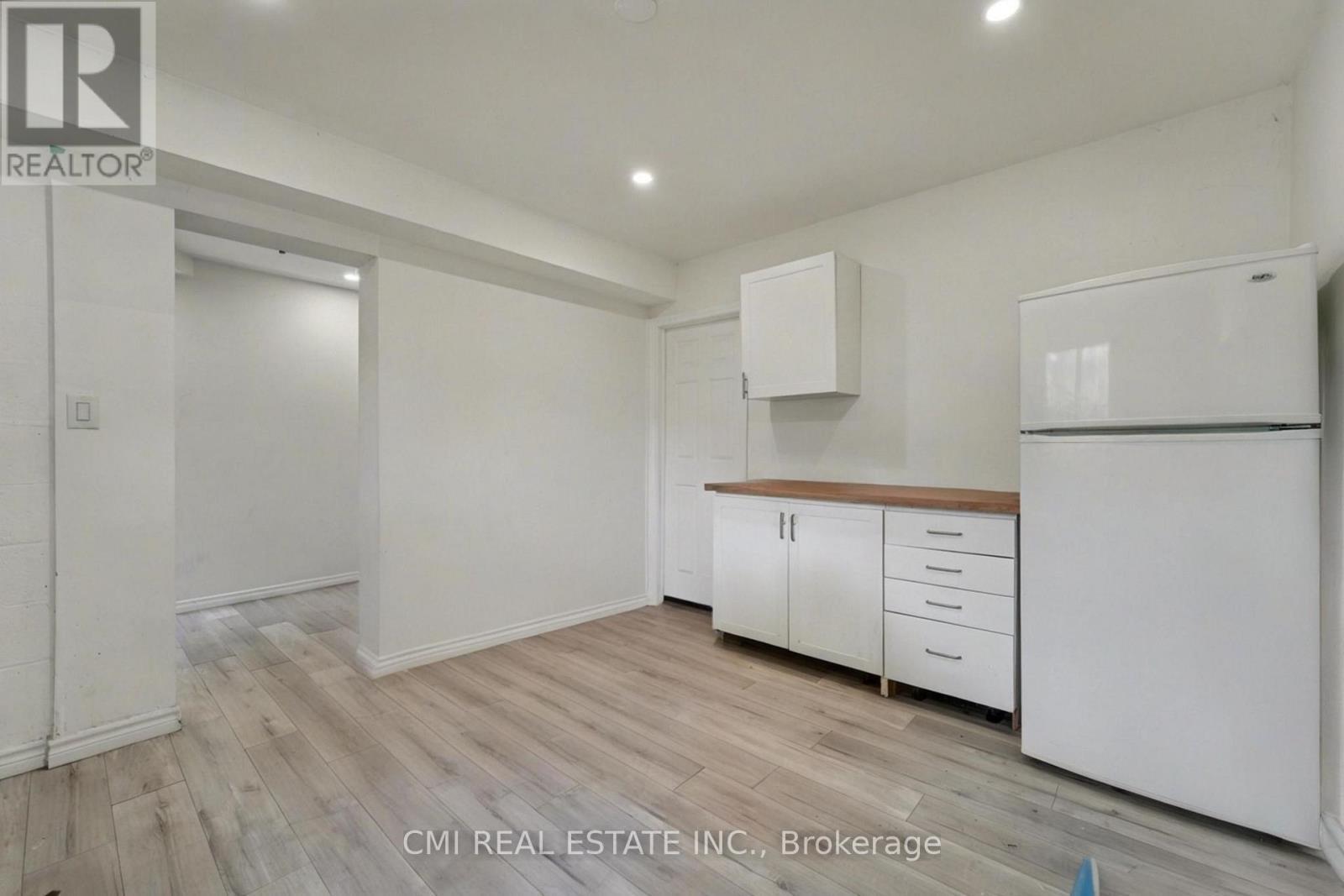 2610 Islington Avenue, Toronto, ON - Indoor Photo Showing Kitchen