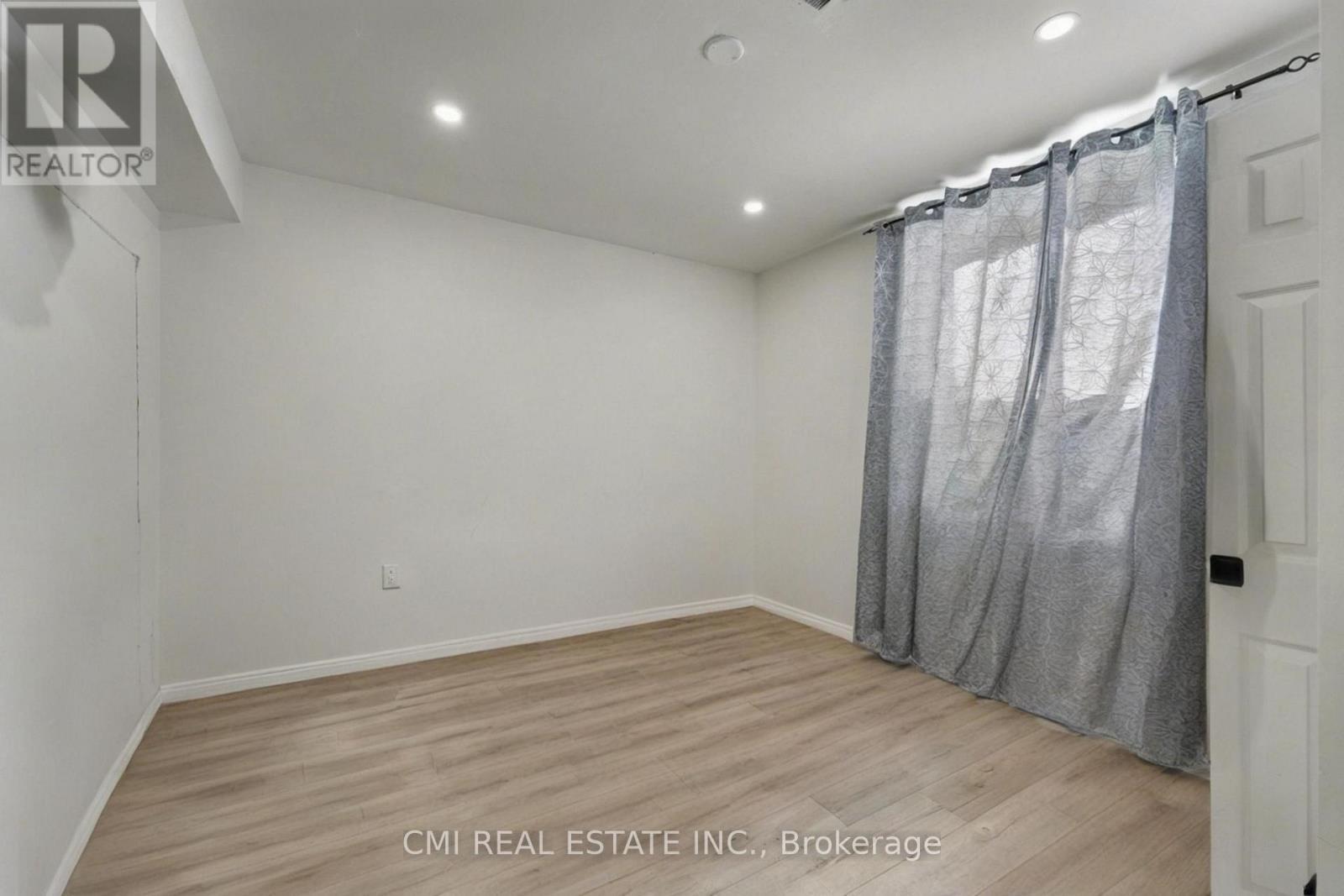 2610 Islington Avenue, Toronto, ON - Indoor