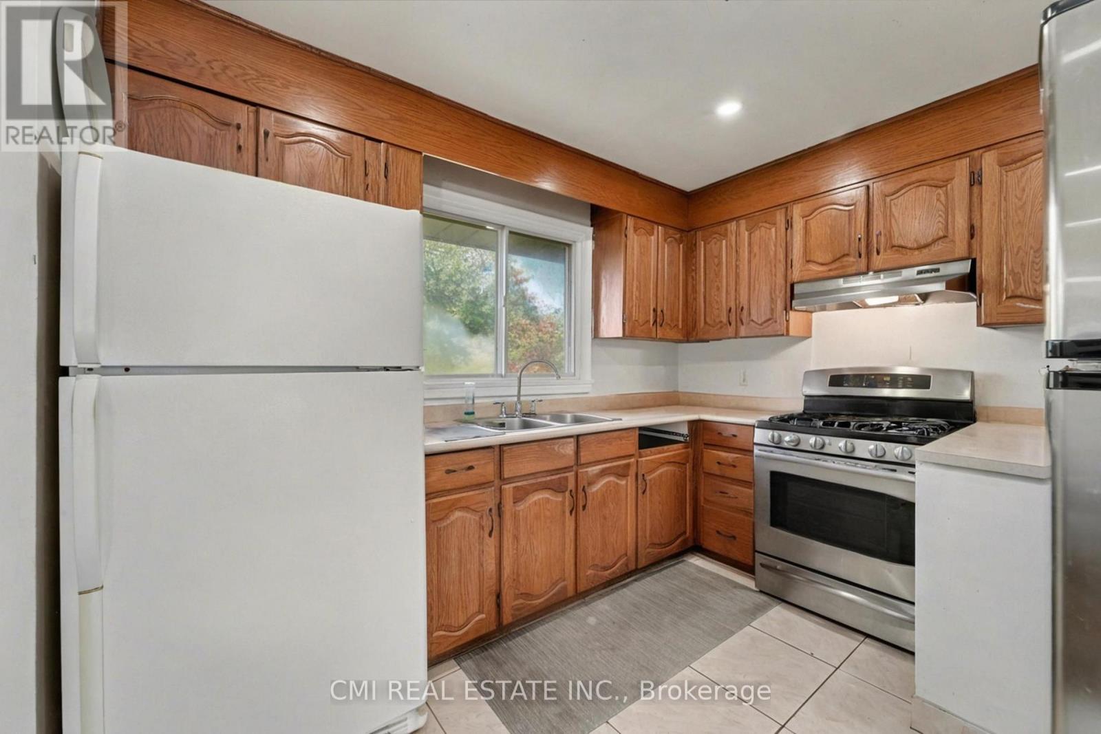 2610 Islington Avenue, Toronto, ON - Indoor Photo Showing Kitchen With Double Sink