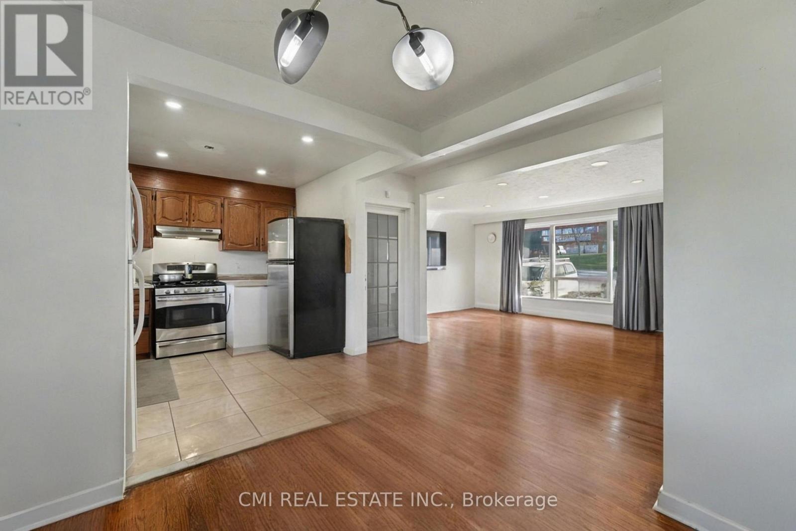 2610 Islington Avenue, Toronto, ON - Indoor Photo Showing Kitchen