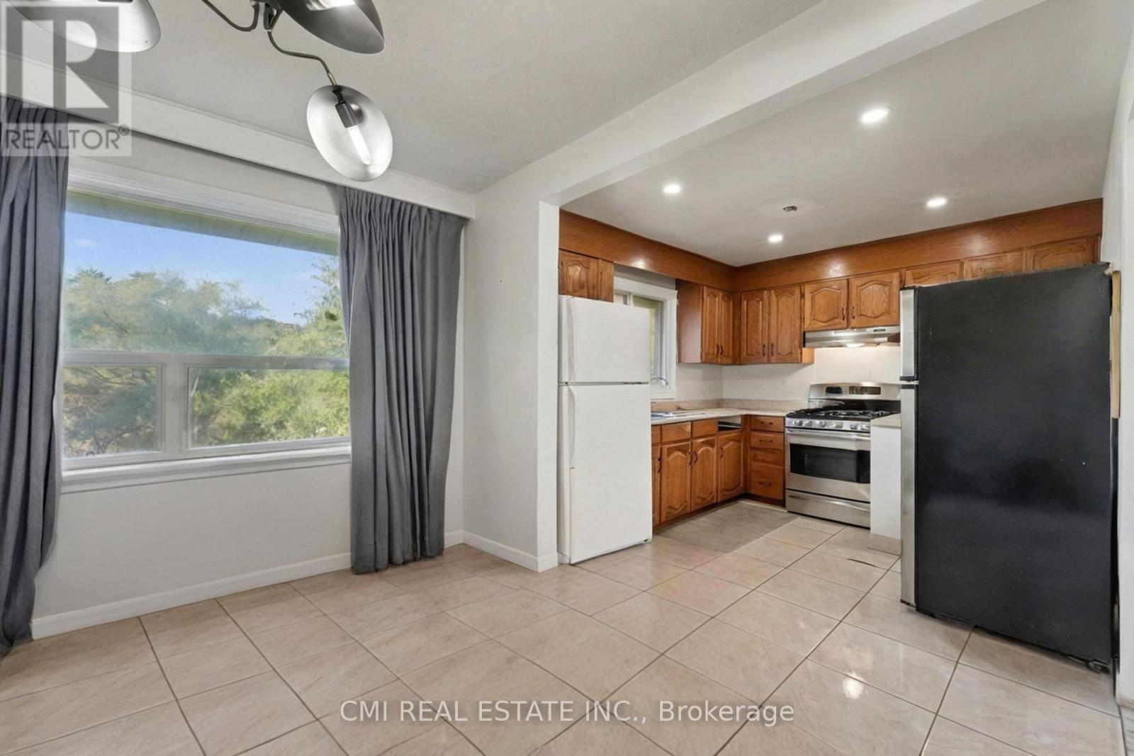 2610 Islington Avenue, Toronto, ON - Indoor Photo Showing Kitchen