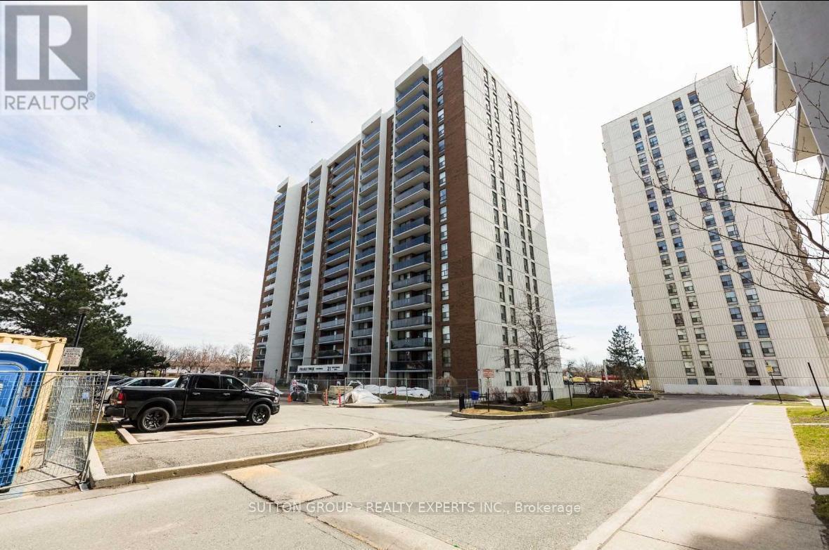 1810 - 21 Knightsbridge Road, Brampton, ON - Outdoor With Facade