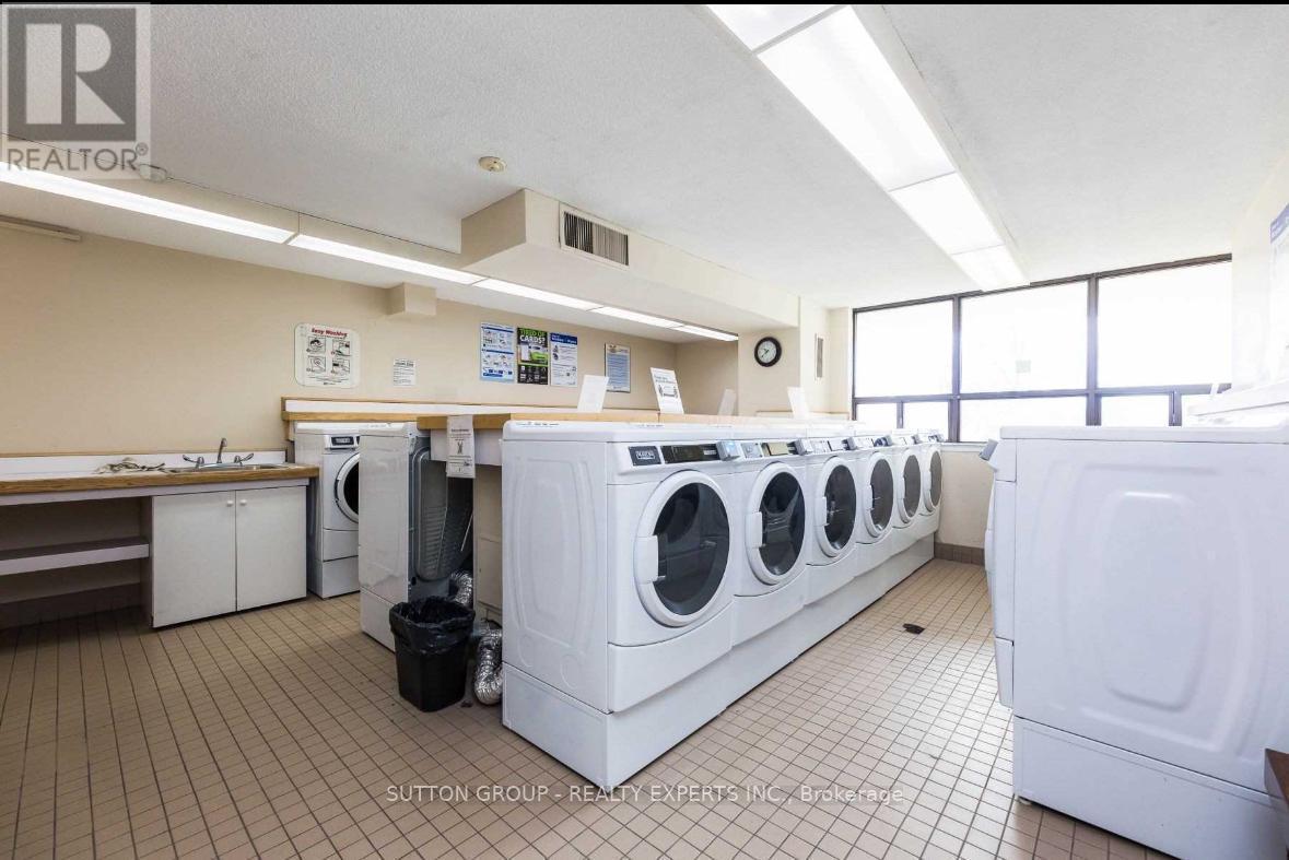 1810 - 21 Knightsbridge Road, Brampton, ON - Indoor Photo Showing Laundry Room