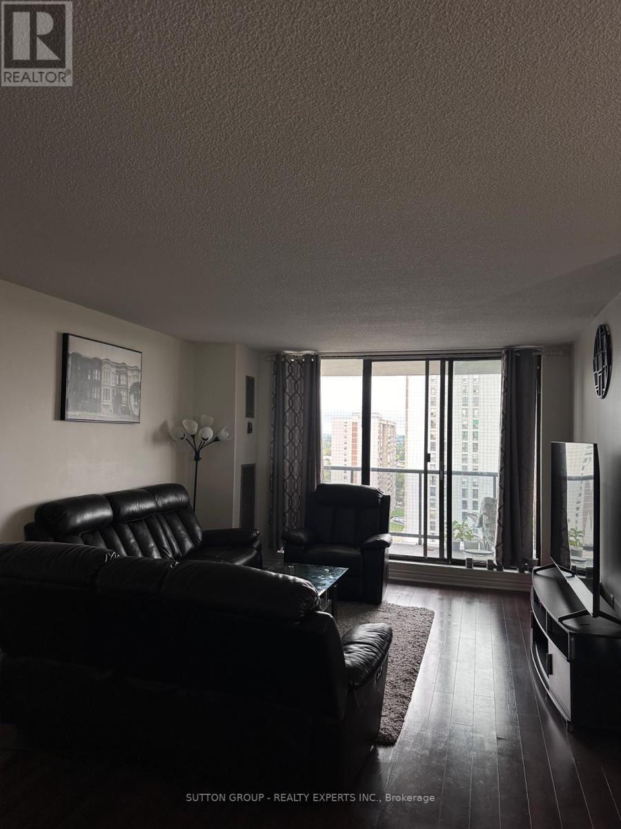 1810 - 21 Knightsbridge Road, Brampton, ON - Indoor Photo Showing Living Room
