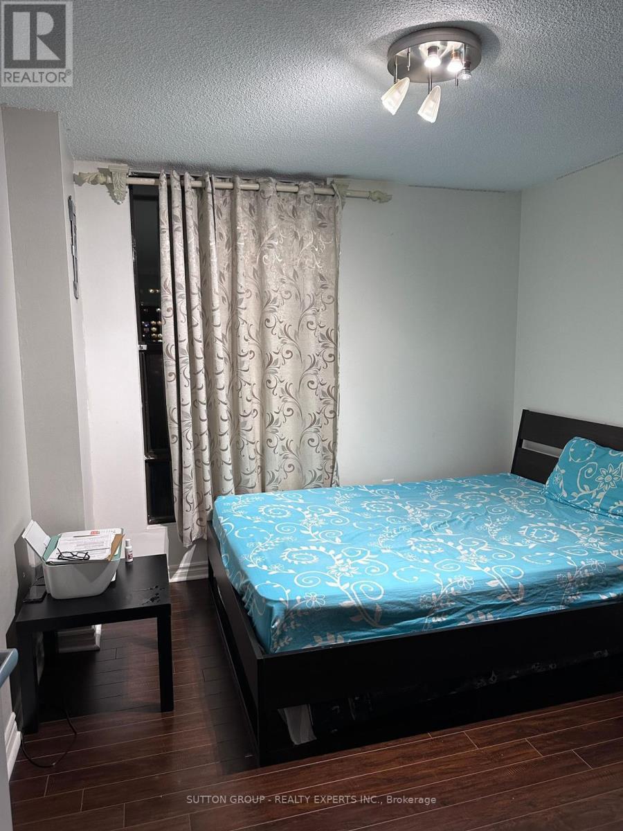 1810 - 21 Knightsbridge Road, Brampton, ON - Indoor Photo Showing Bedroom
