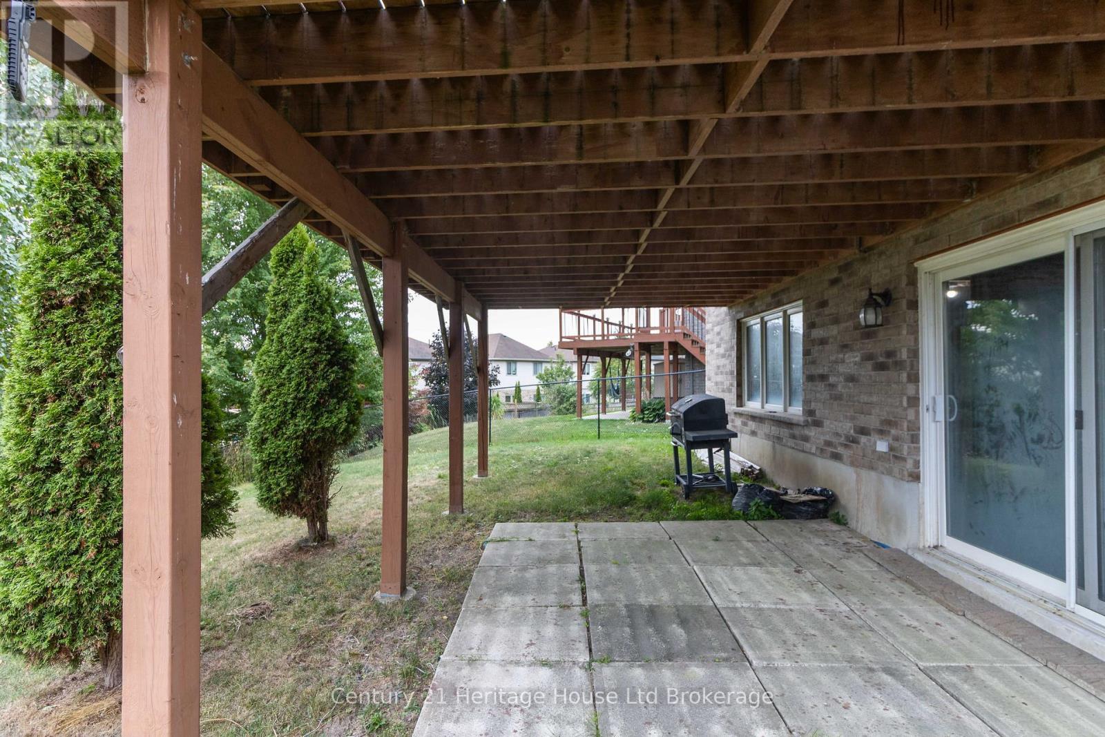 702 Frontenac Crescent, Woodstock (Woodstock - South), ON - Outdoor With Deck Patio Veranda With Exterior