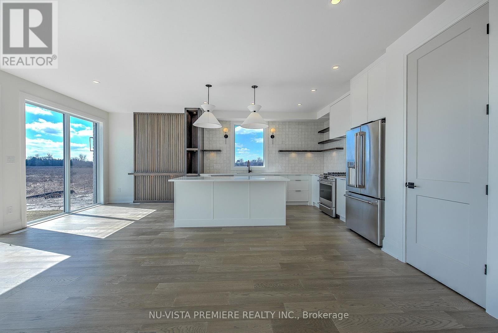 6517 Heathwoods Avenue, London South (South V), ON - Indoor Photo Showing Kitchen With Upgraded Kitchen