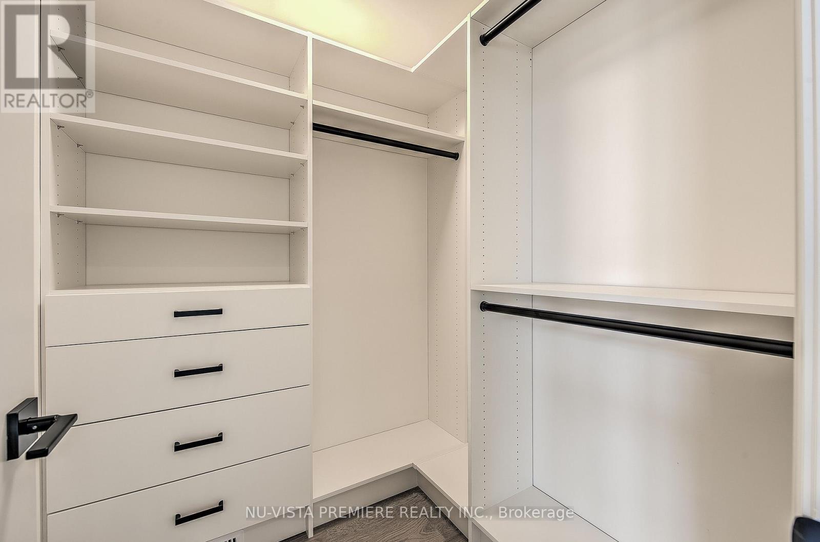 6517 Heathwoods Avenue, London South (South V), ON - Indoor With Storage