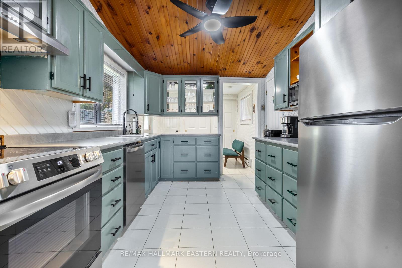 14 Franklin Street, Curve Lake First Nation 35 (Curve Lake First Nation), ON - Indoor Photo Showing Kitchen