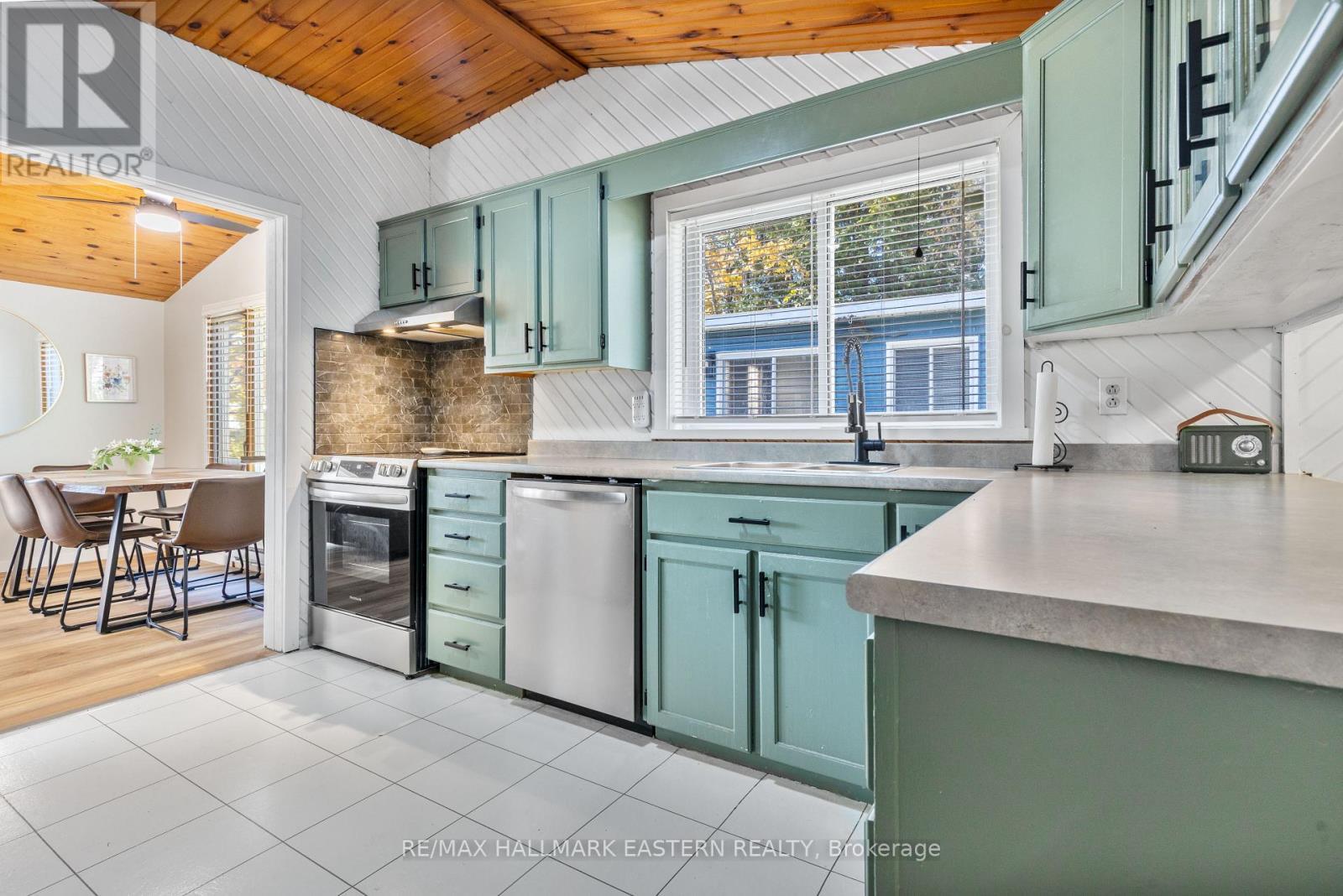 14 Franklin Street, Curve Lake First Nation 35 (Curve Lake First Nation), ON - Indoor Photo Showing Kitchen