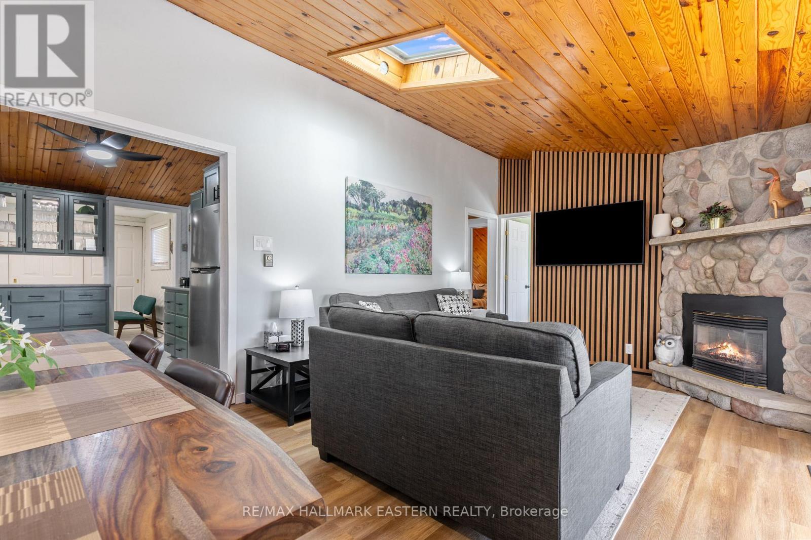 14 Franklin Street, Curve Lake First Nation 35 (Curve Lake First Nation), ON - Indoor Photo Showing Living Room With Fireplace
