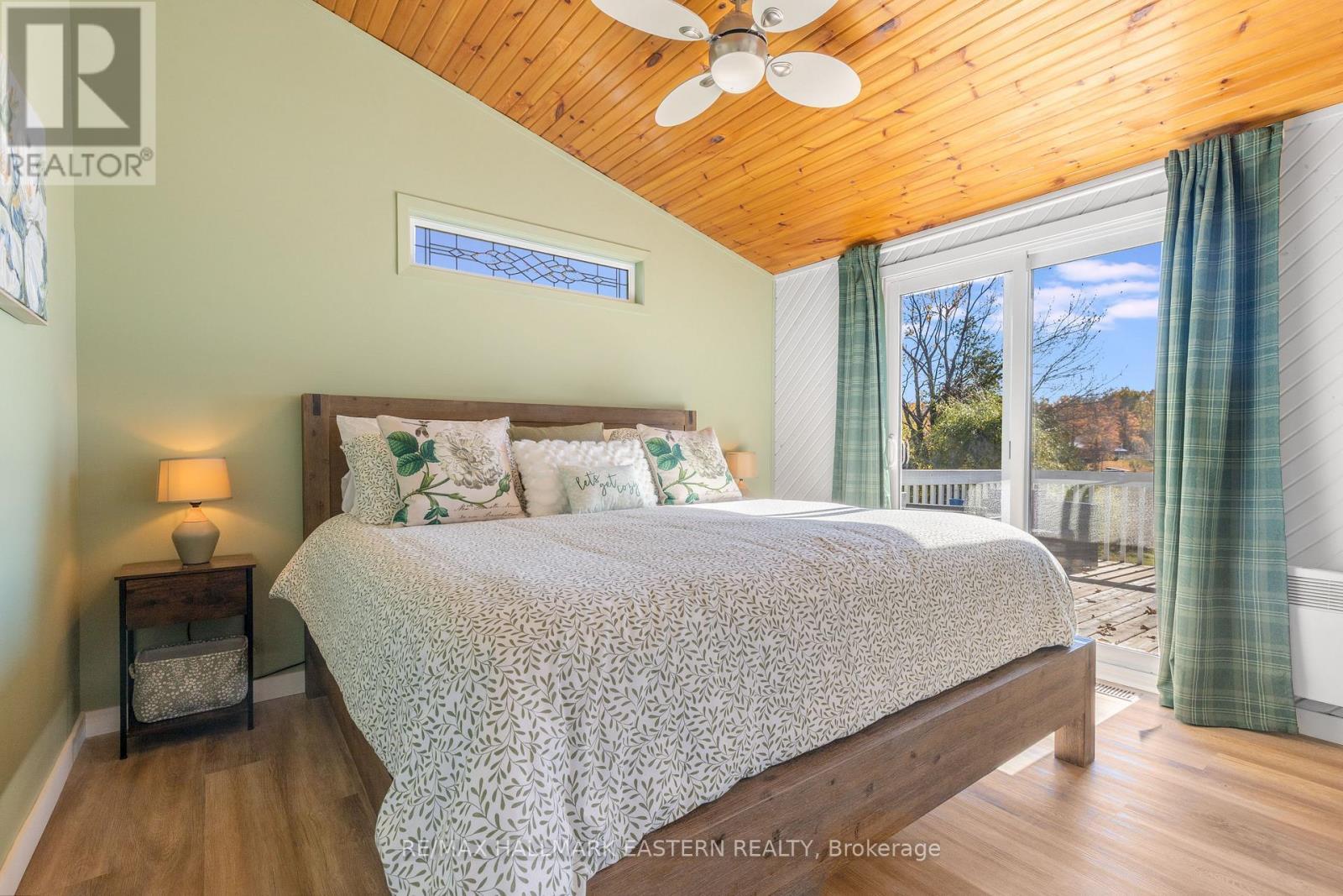 14 Franklin Street, Curve Lake First Nation 35 (Curve Lake First Nation), ON - Indoor Photo Showing Bedroom