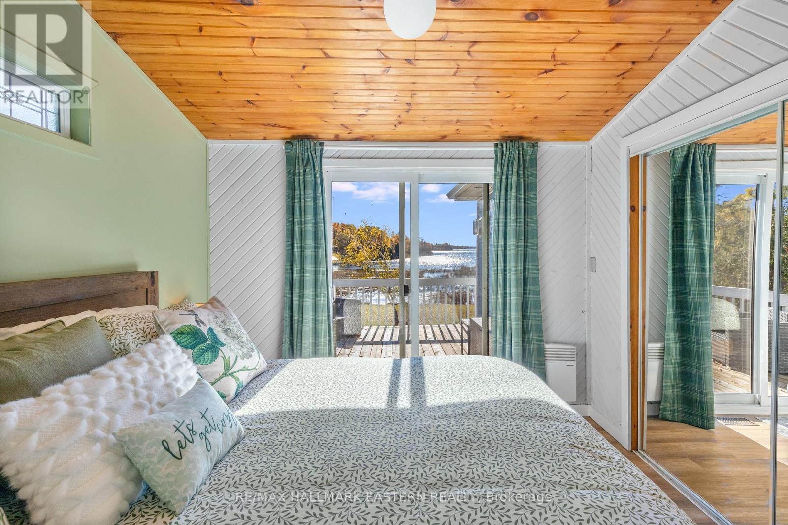14 Franklin Street, Curve Lake First Nation 35 (Curve Lake First Nation), ON - Indoor Photo Showing Bedroom