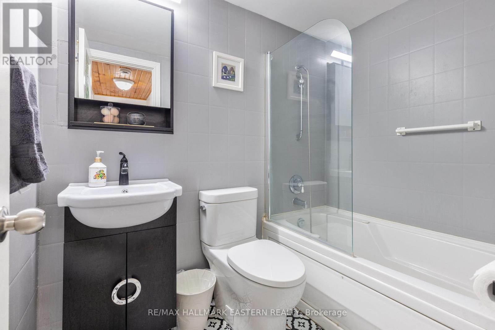 14 Franklin Street, Curve Lake First Nation 35 (Curve Lake First Nation), ON - Indoor Photo Showing Bathroom