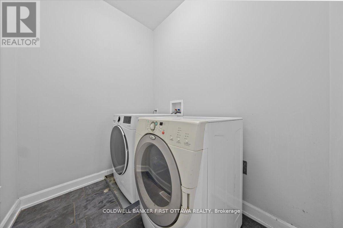 562 Queen Mary Street, Ottawa, ON - Indoor Photo Showing Laundry Room