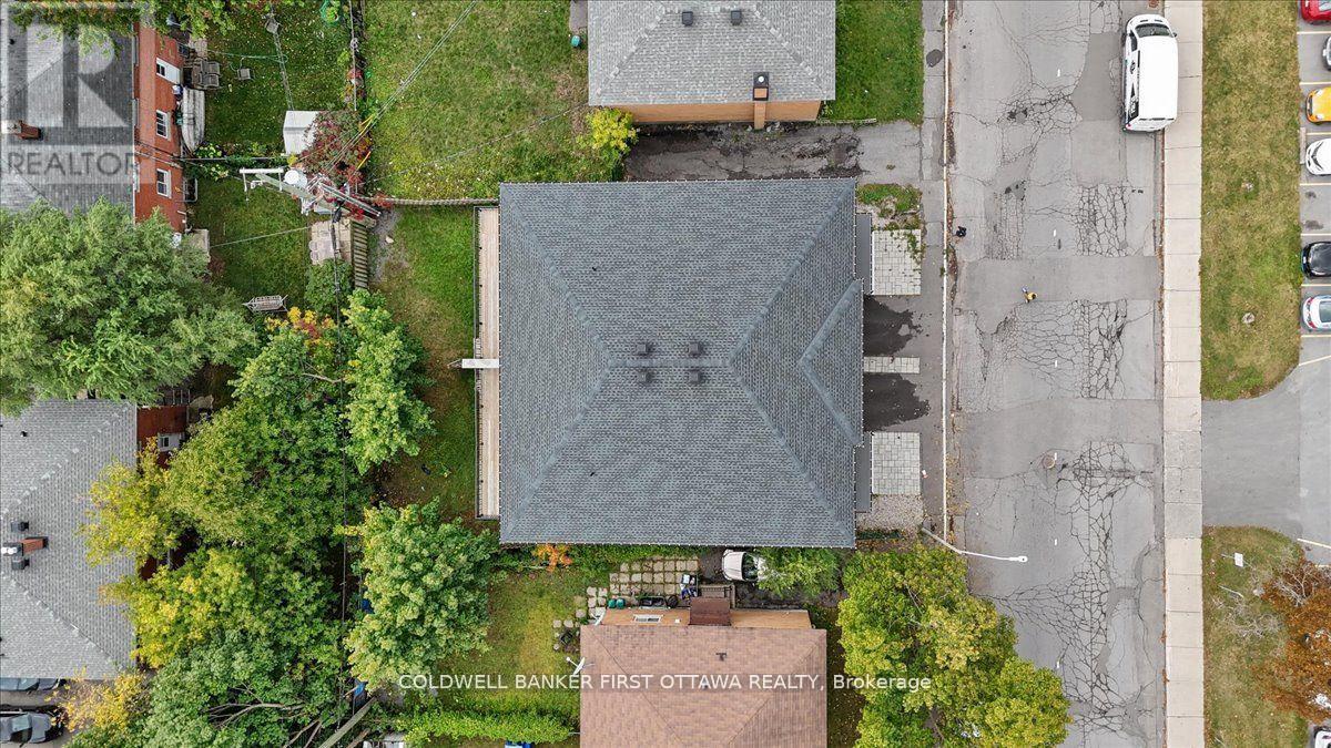 562 Queen Mary Street, Ottawa, ON - Outdoor