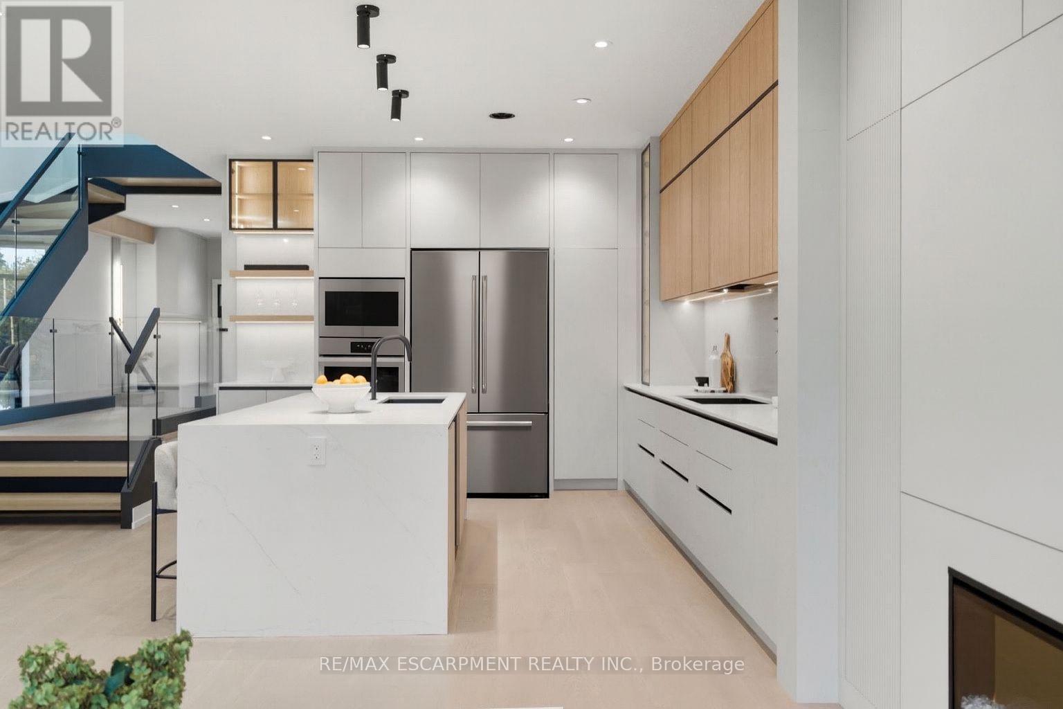 957 Halliday Avenue, Mississauga, ON - Indoor Photo Showing Kitchen