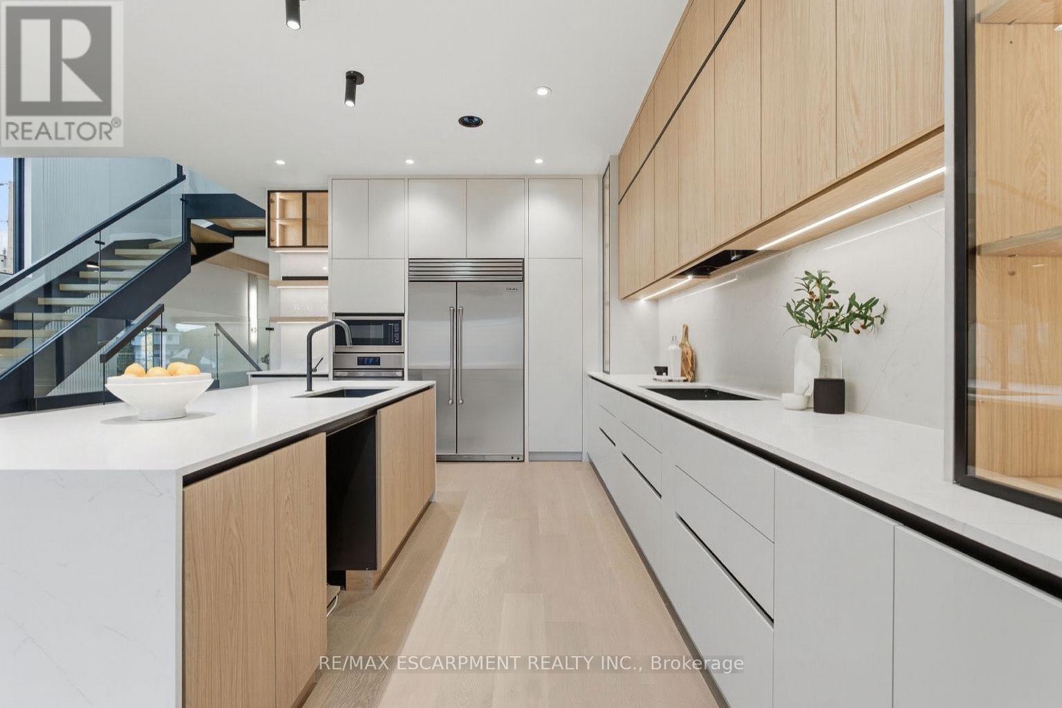 957 Halliday Avenue, Mississauga, ON - Indoor Photo Showing Kitchen