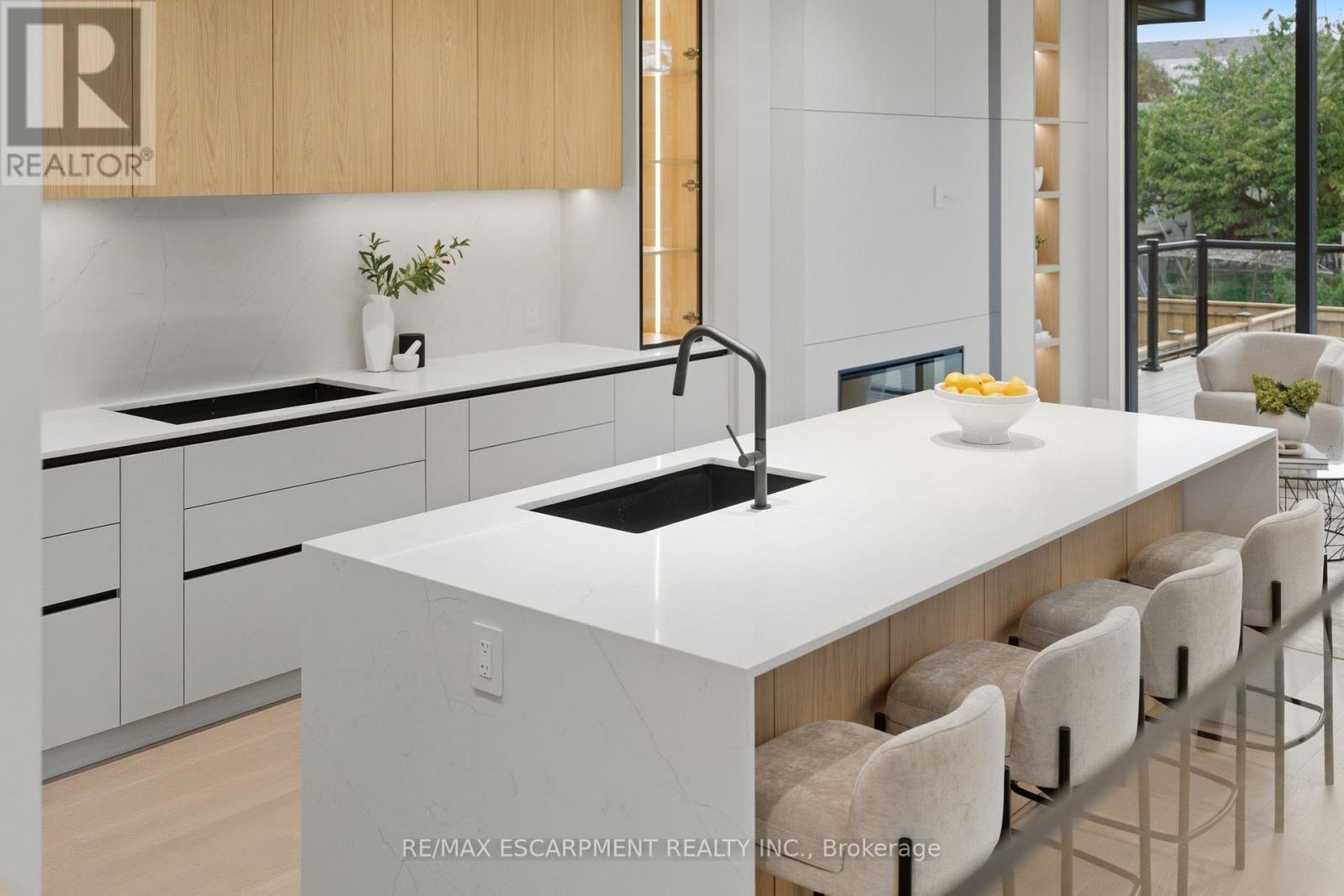 957 Halliday Avenue, Mississauga, ON - Indoor Photo Showing Kitchen