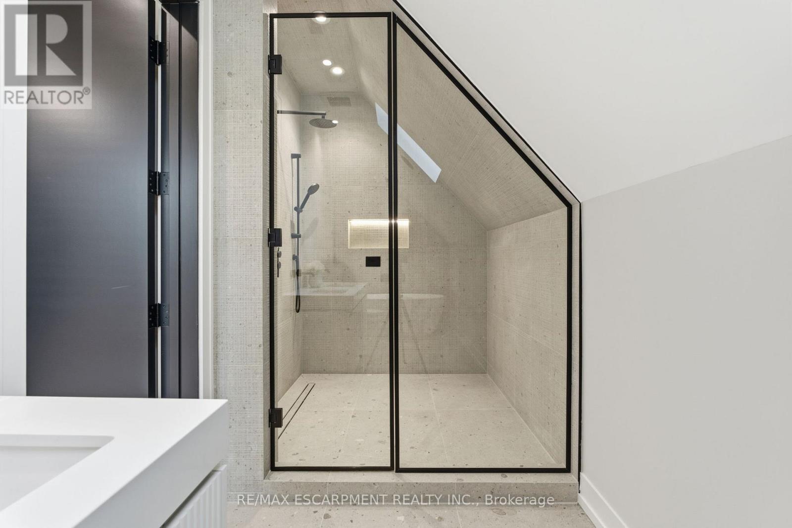 957 Halliday Avenue, Mississauga, ON - Indoor Photo Showing Bathroom