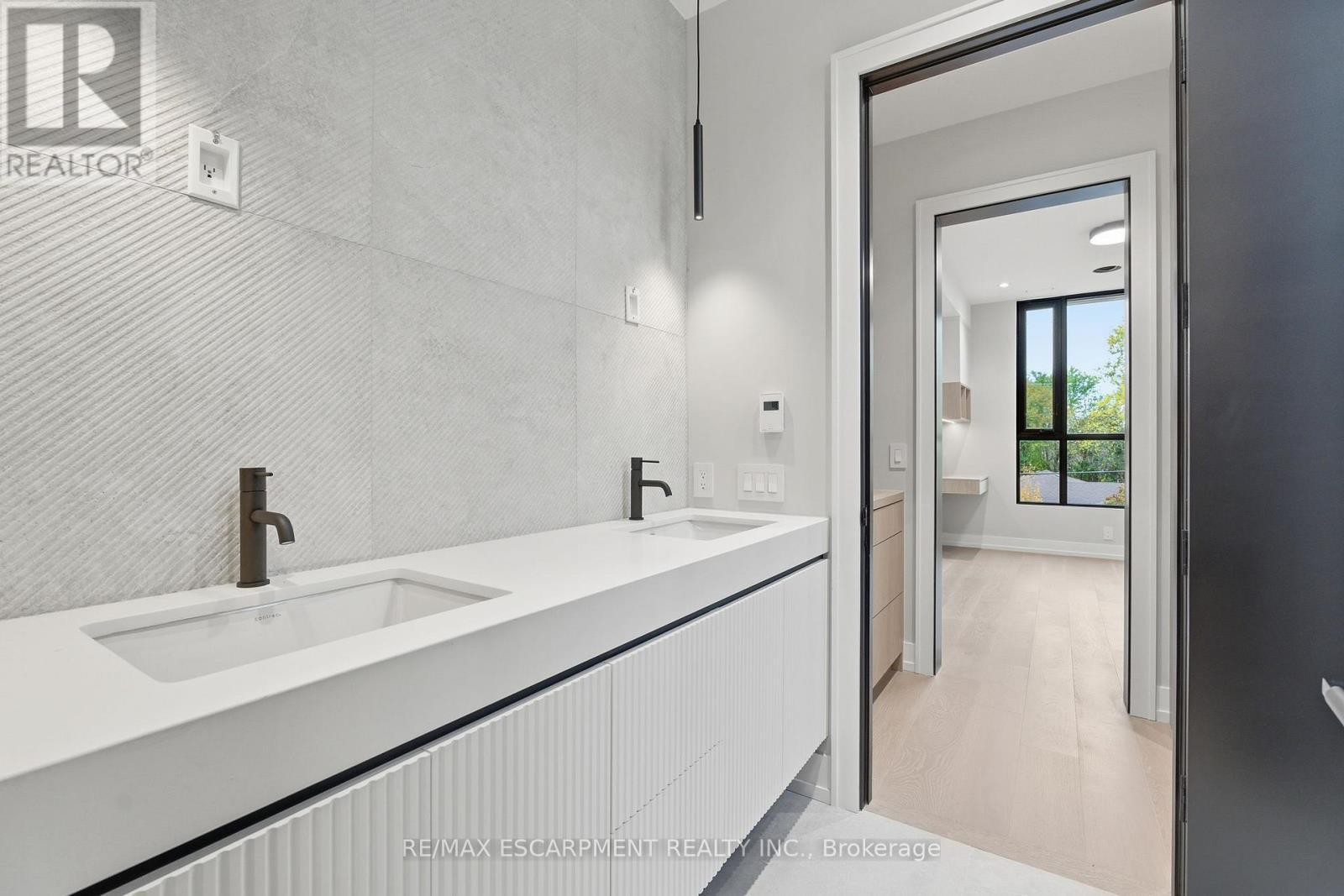 957 Halliday Avenue, Mississauga, ON - Indoor Photo Showing Bathroom