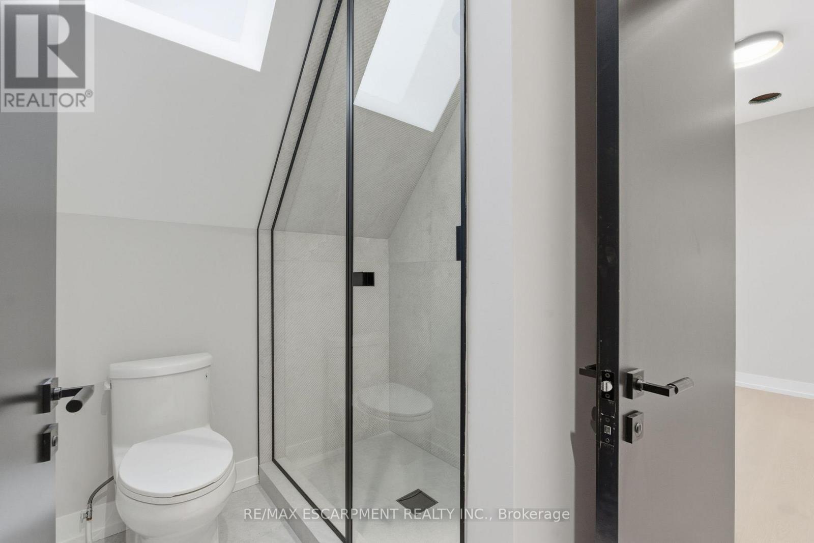 957 Halliday Avenue, Mississauga, ON - Indoor Photo Showing Bathroom