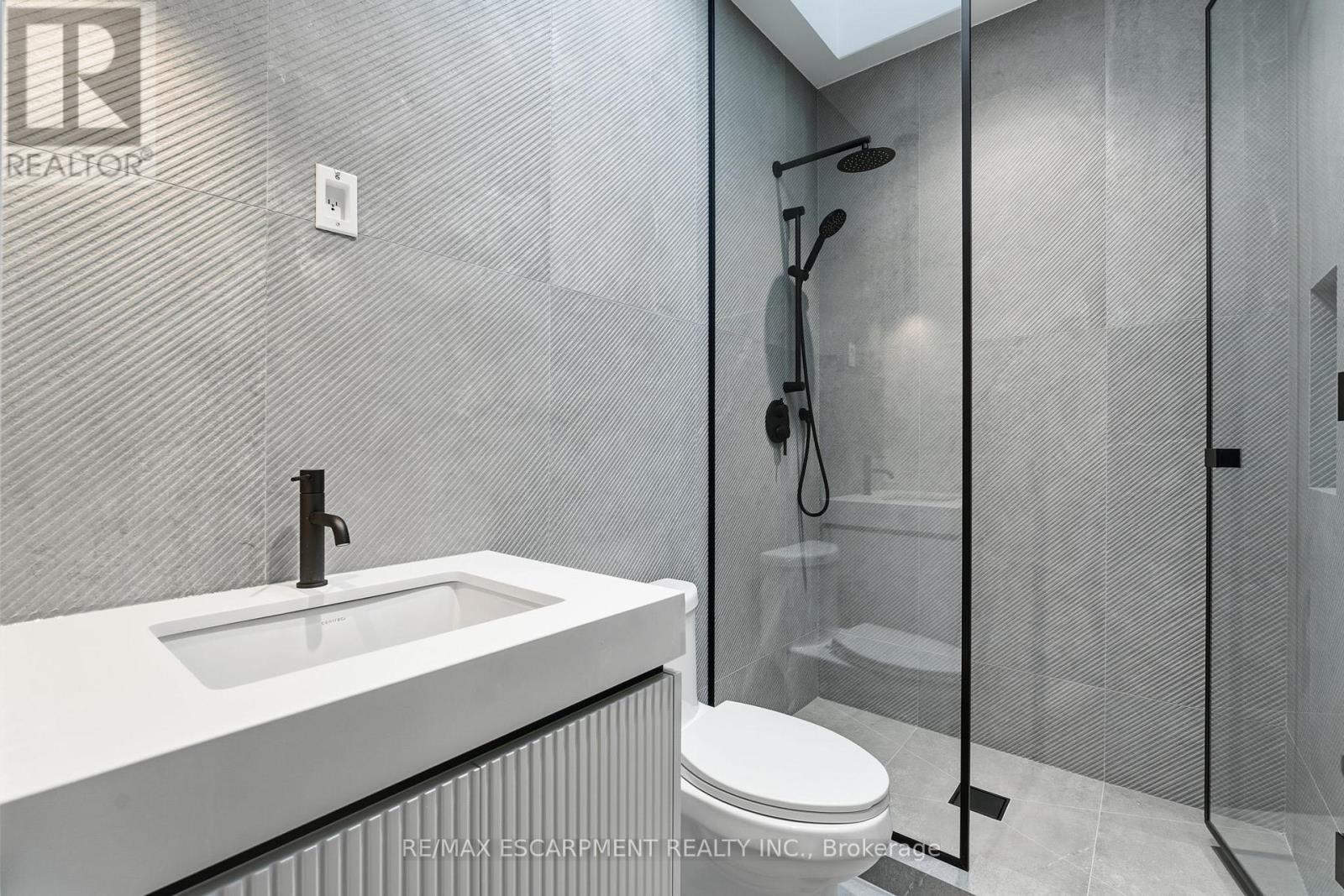 957 Halliday Avenue, Mississauga, ON - Indoor Photo Showing Bathroom