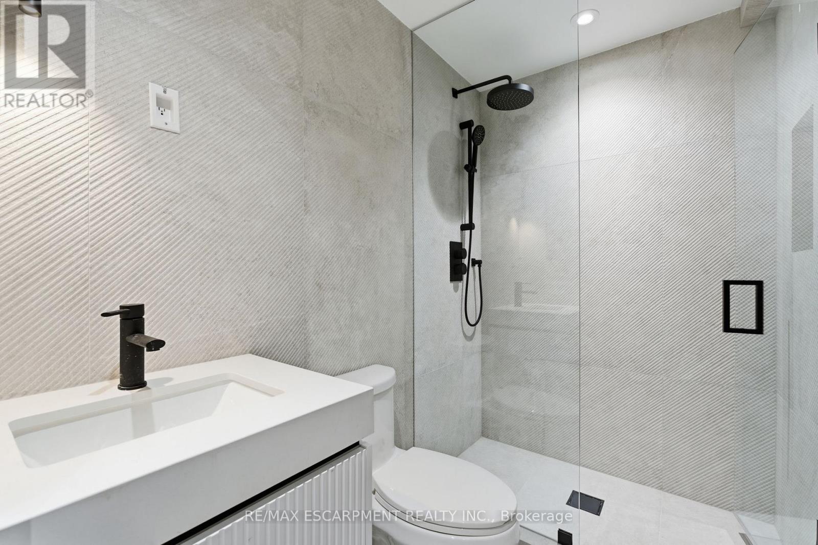 957 Halliday Avenue, Mississauga, ON - Indoor Photo Showing Bathroom
