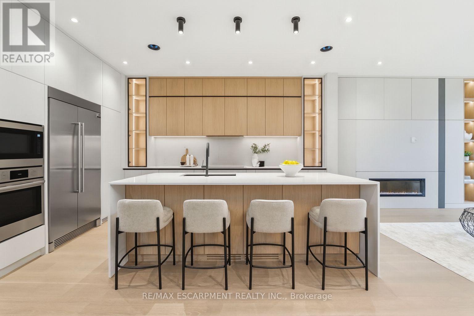 957 Halliday Avenue, Mississauga, ON - Indoor Photo Showing Kitchen With Upgraded Kitchen