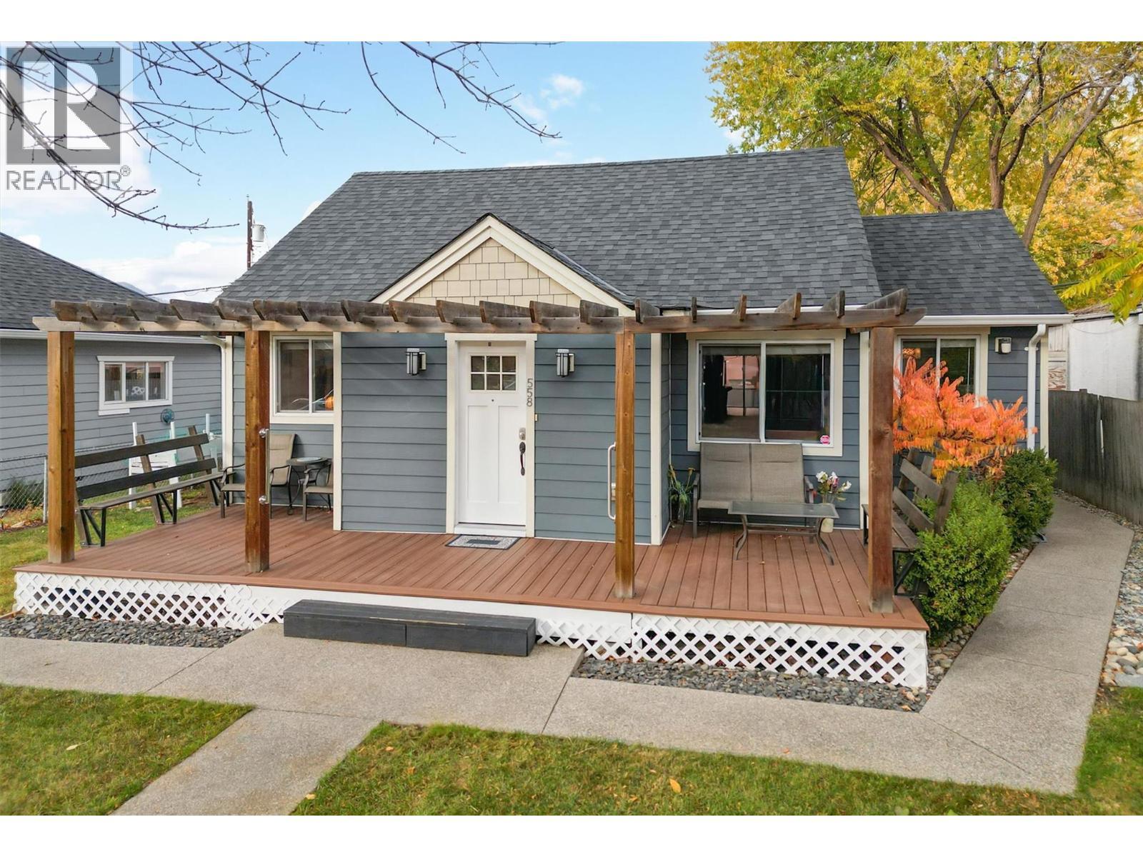 558-560 Cambridge Avenue, Kelowna, BC - Outdoor