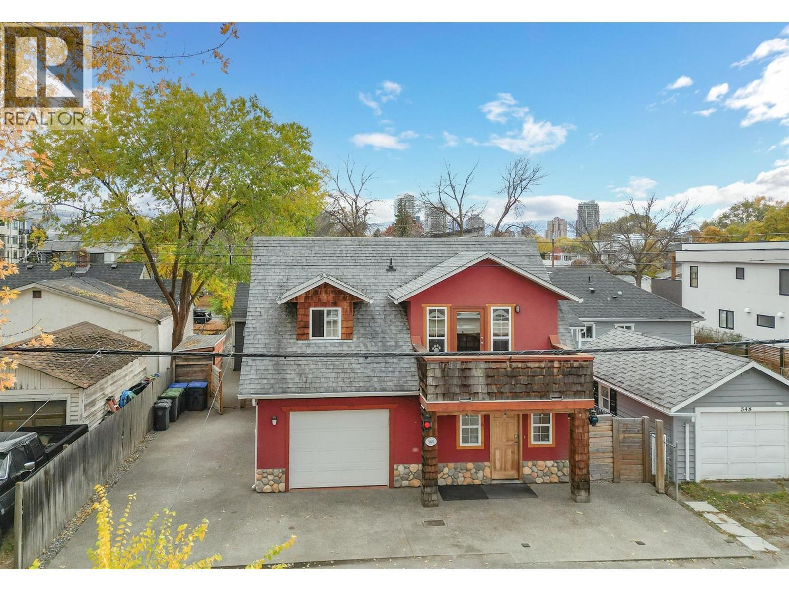 558-560 Cambridge Avenue, Kelowna, BC - Outdoor