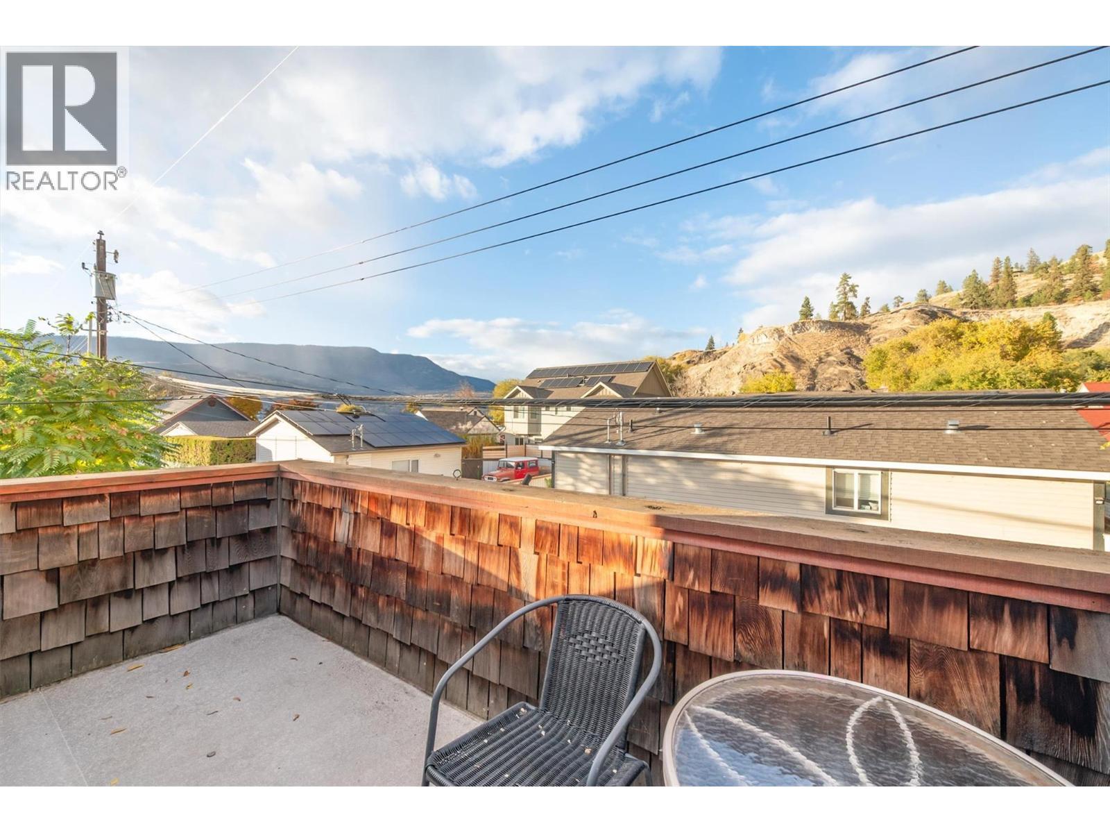 558-560 Cambridge Avenue, Kelowna, BC - Outdoor