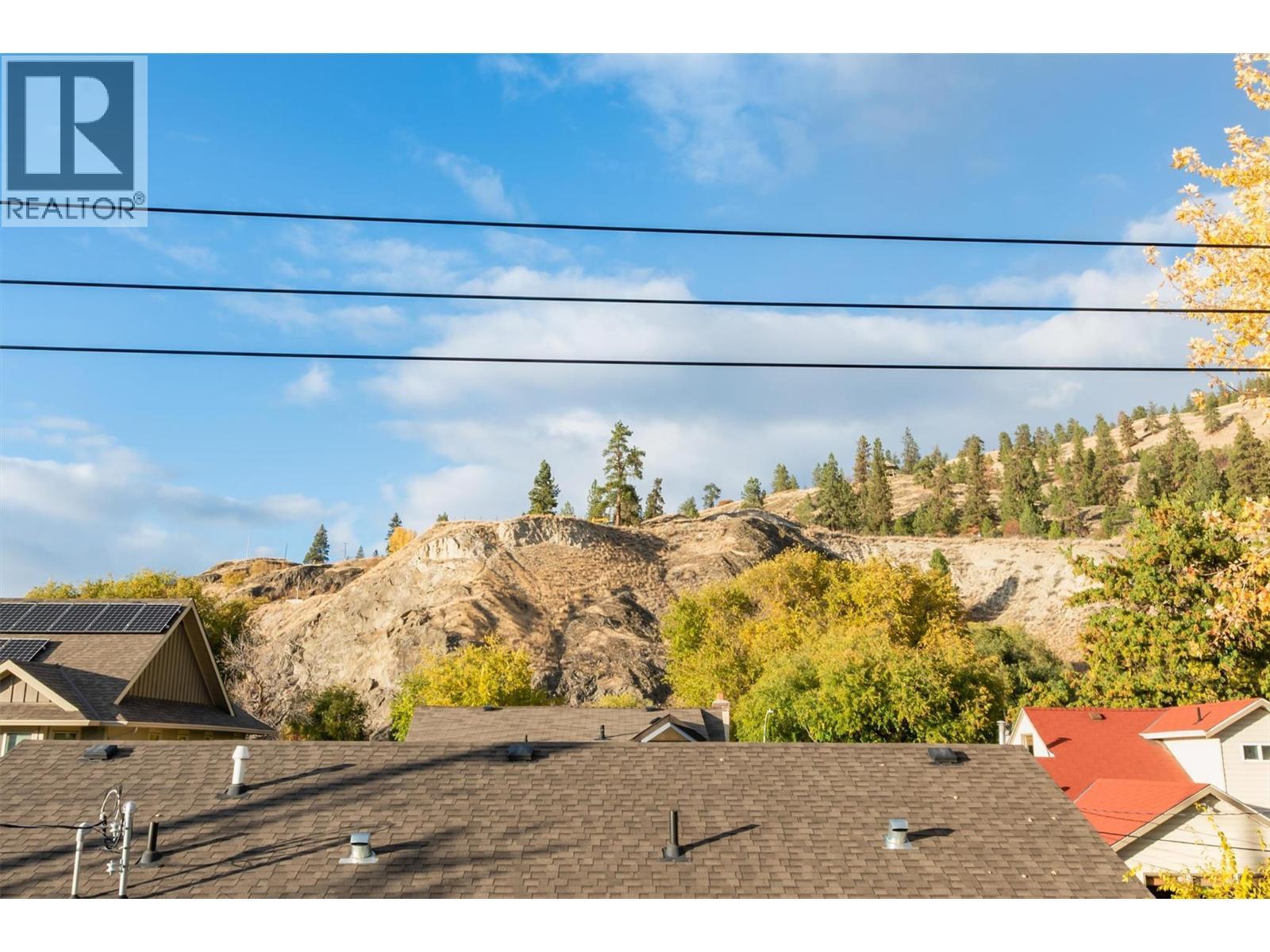 558-560 Cambridge Avenue, Kelowna, BC - Outdoor With View