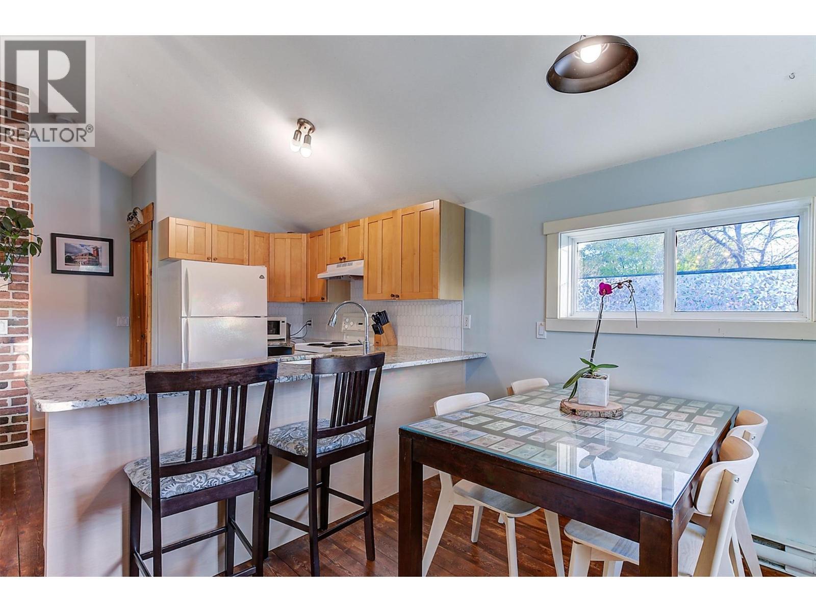 558-560 Cambridge Avenue, Kelowna, BC - Indoor Photo Showing Other Room