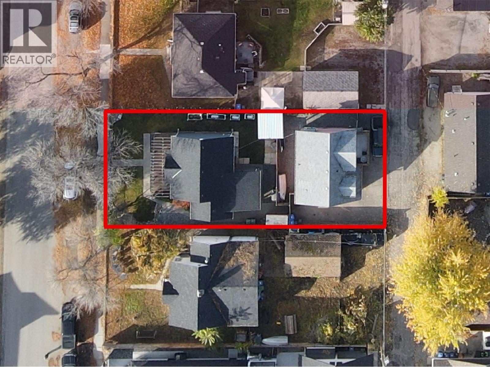 558-560 Cambridge Avenue, Kelowna, BC - Outdoor