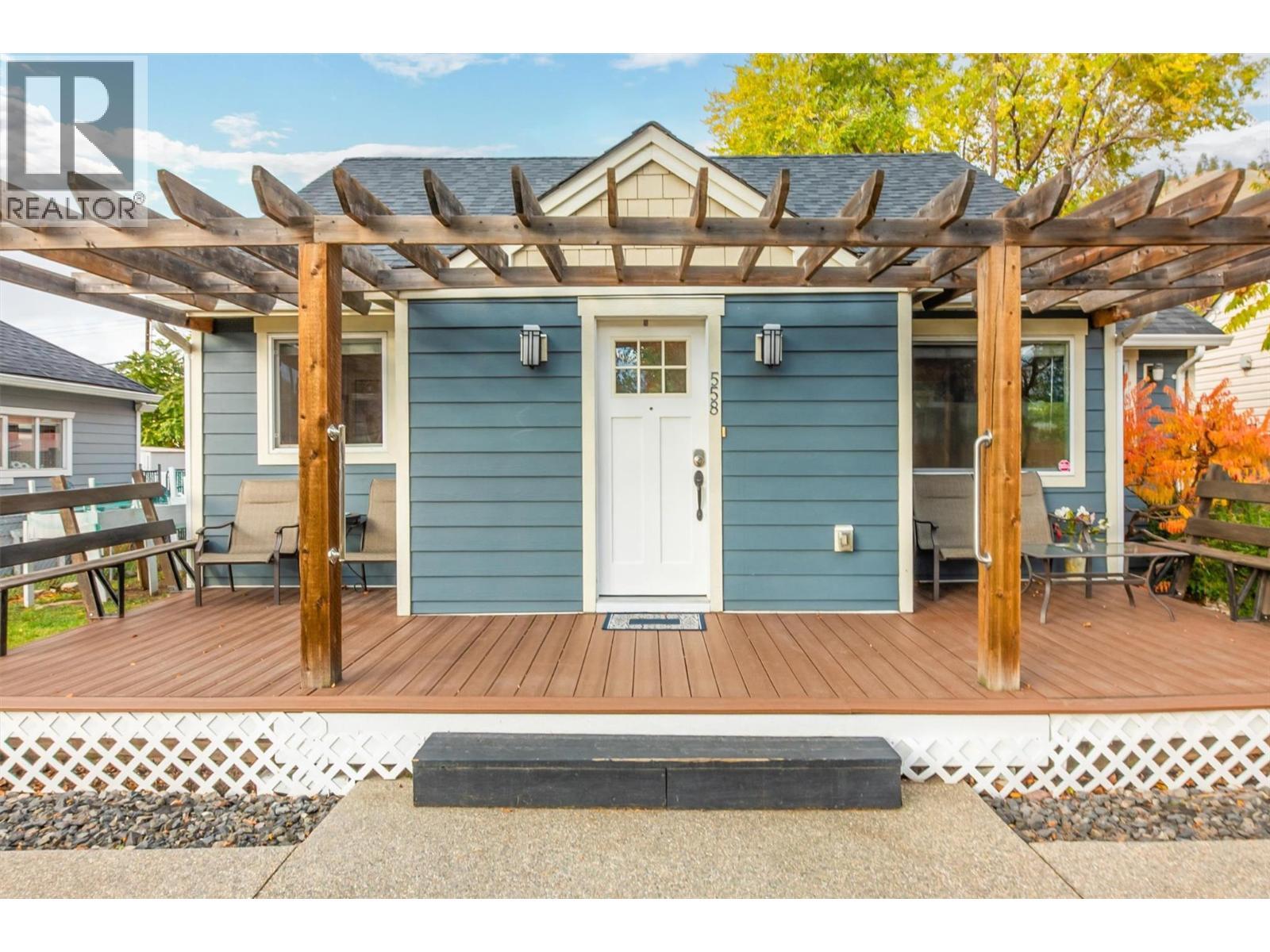 558-560 Cambridge Avenue, Kelowna, BC - Outdoor